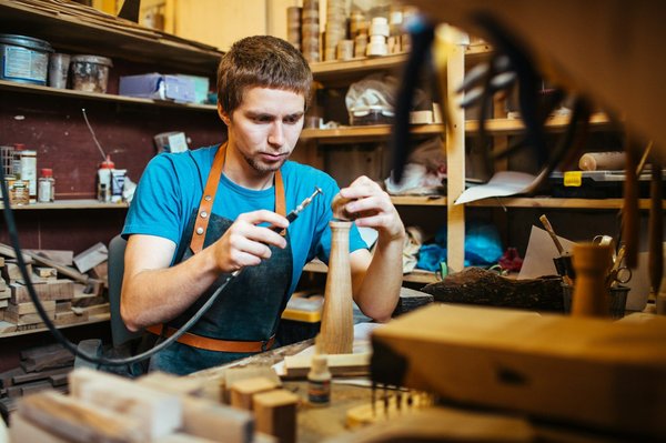 Découvrez l'expertise unique de votre artisan ébéniste local